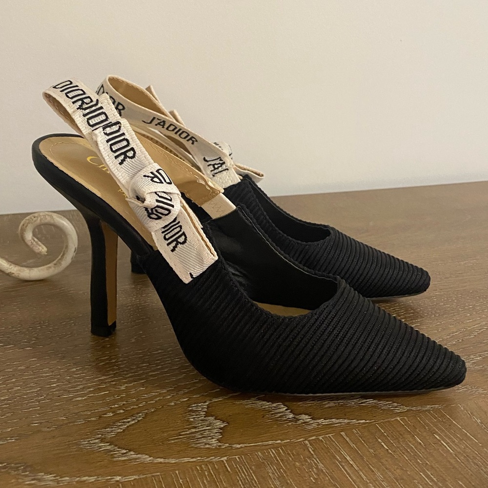Beautiful woman hills, size 37